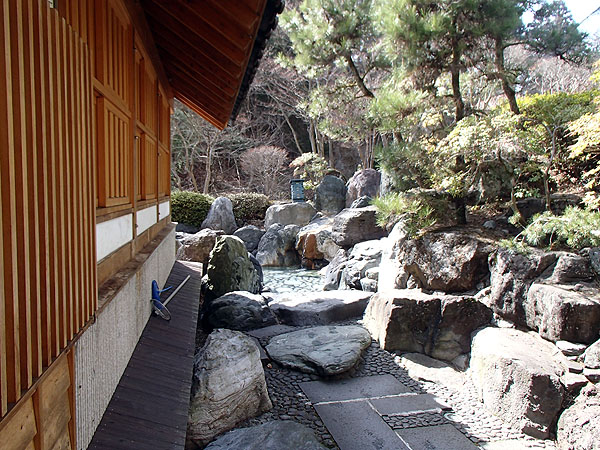 庭園露天風呂「甌穴」